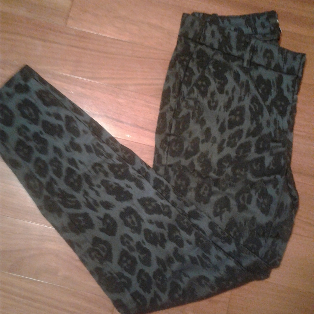 RW&CO NAVY DRESS PANTS WITH PRINT